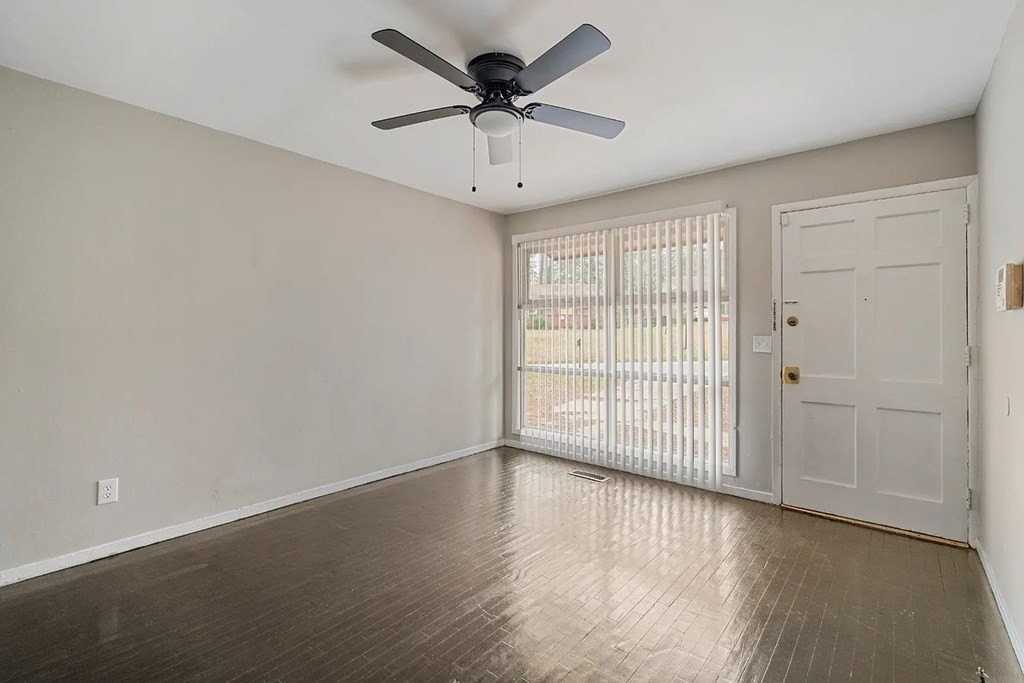 4647 Buckner St - Photo 4 of 14