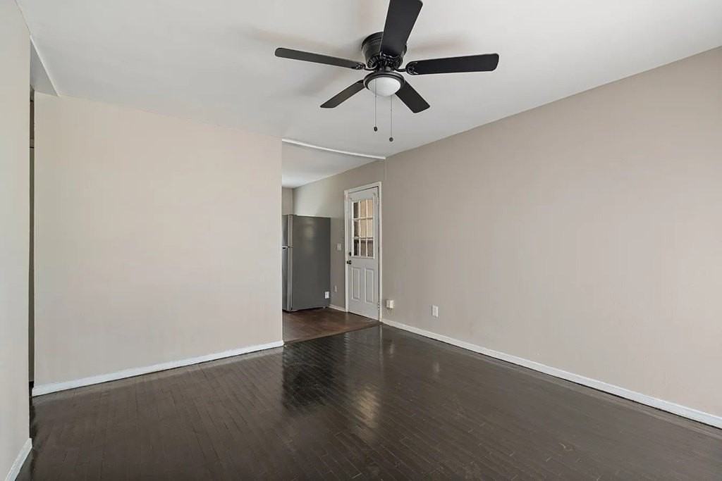 4647 Buckner St - Photo 5 of 14