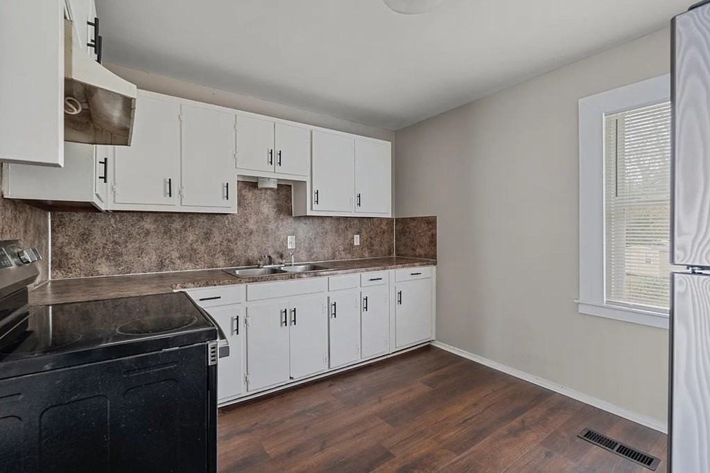 4647 Buckner St - Photo 6 of 14