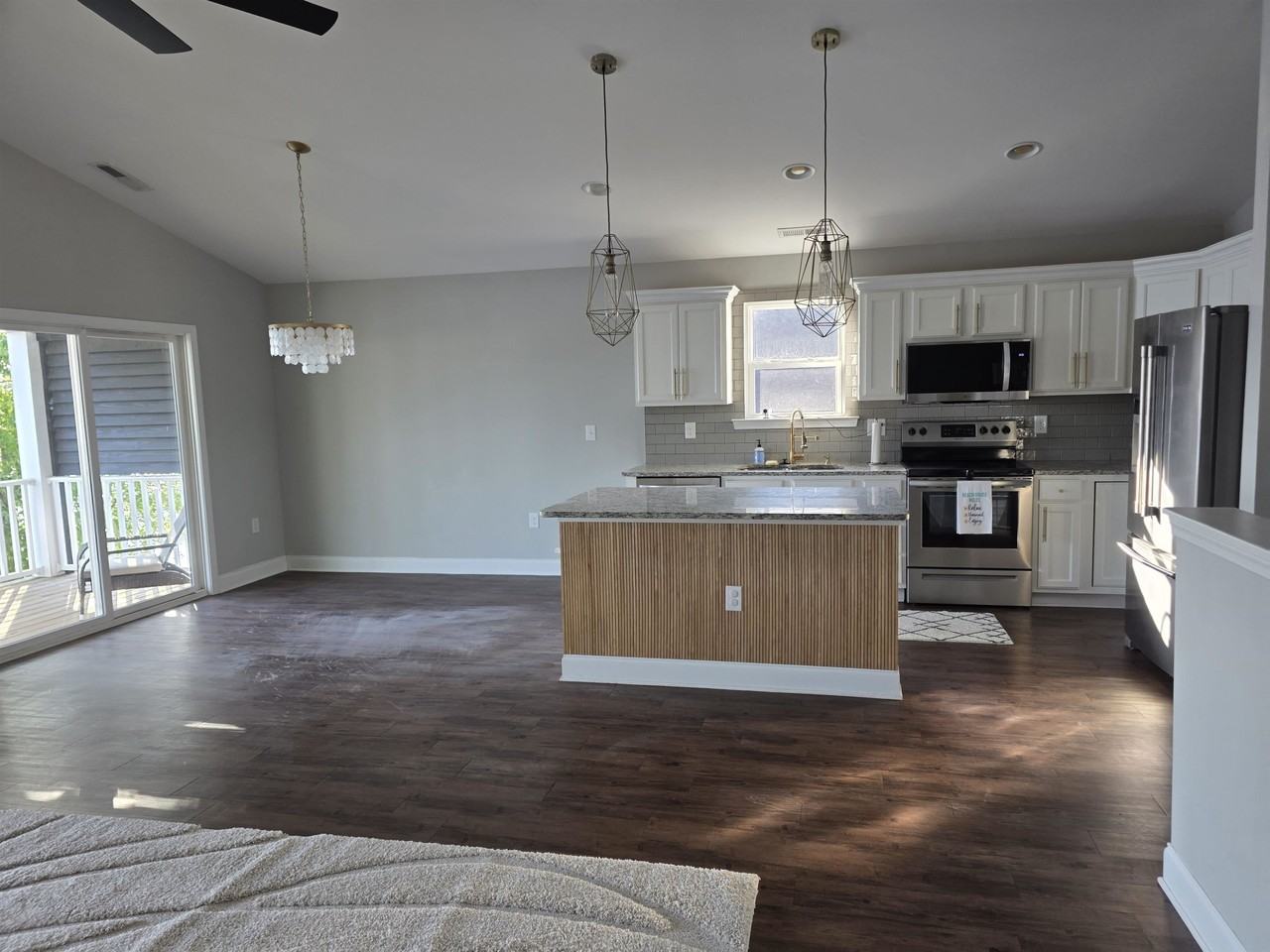 1048 Meadowoods Dr - Photo 3 of 31