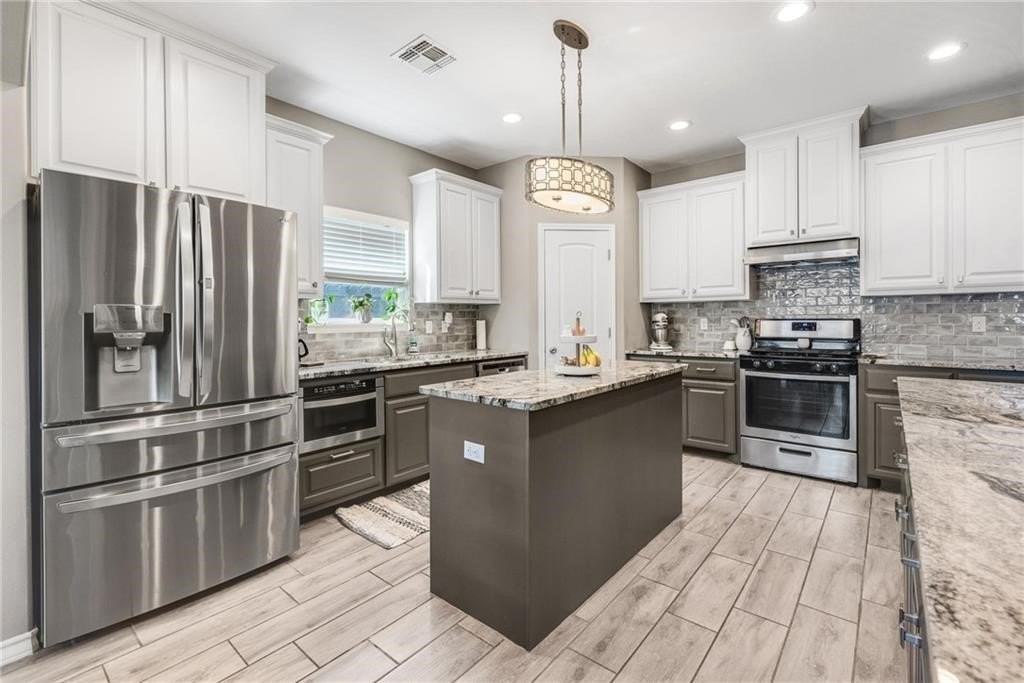 3913 Woodhouse Ln - Photo 3 of 3