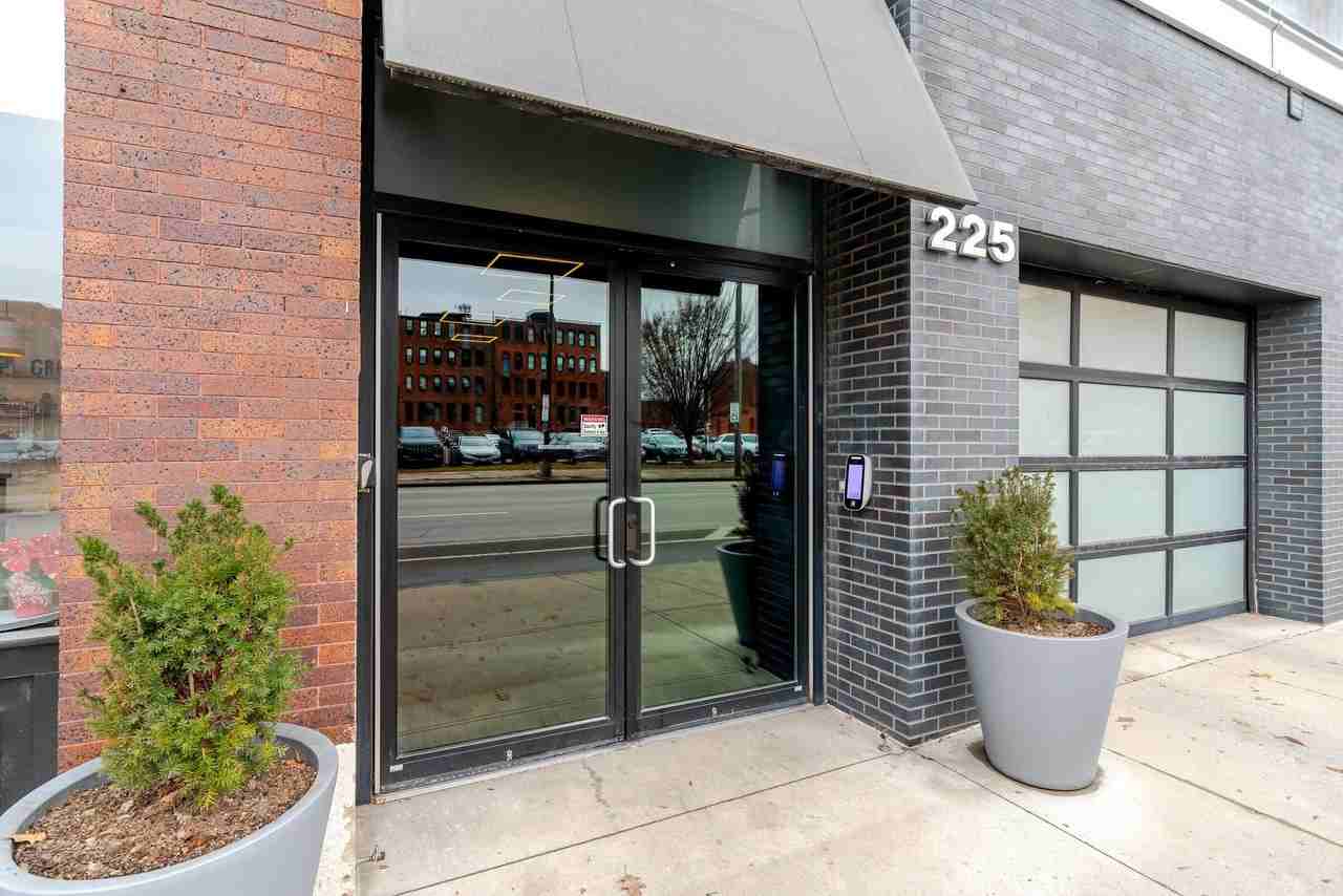 225 N 4th St #303 - Photo 4 of 40