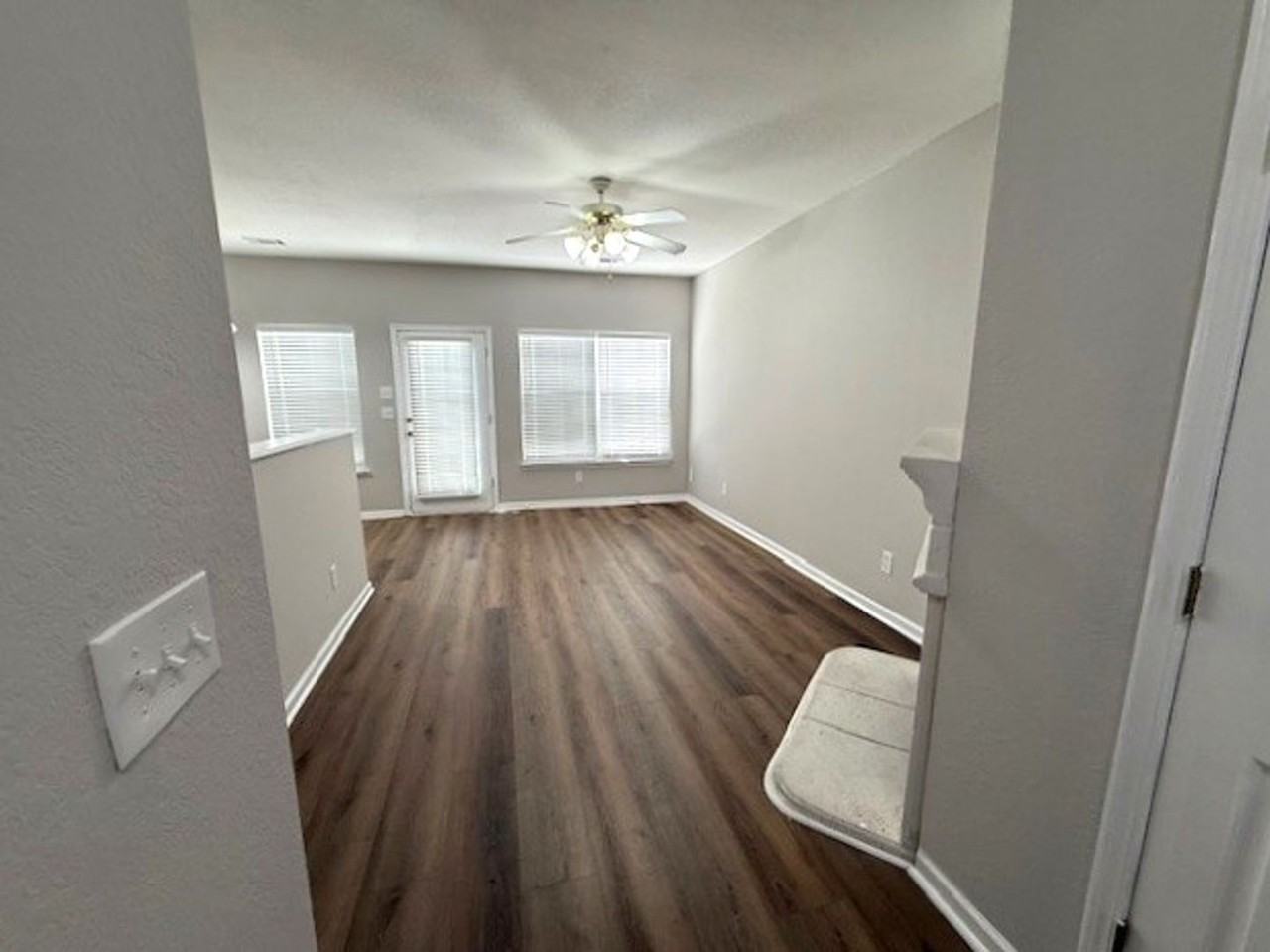 7043 Brookview Crk - Photo 4 of 33