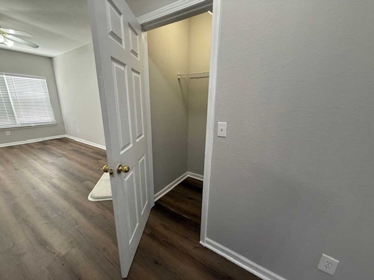 7043 Brookview Crk - Photo 5 of 33