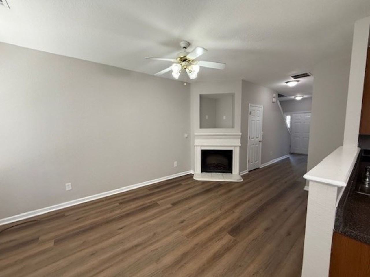 7043 Brookview Crk - Photo 6 of 33