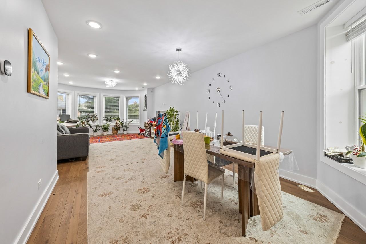 2550 W Balmoral Ave #1 - Photo 4 of 13