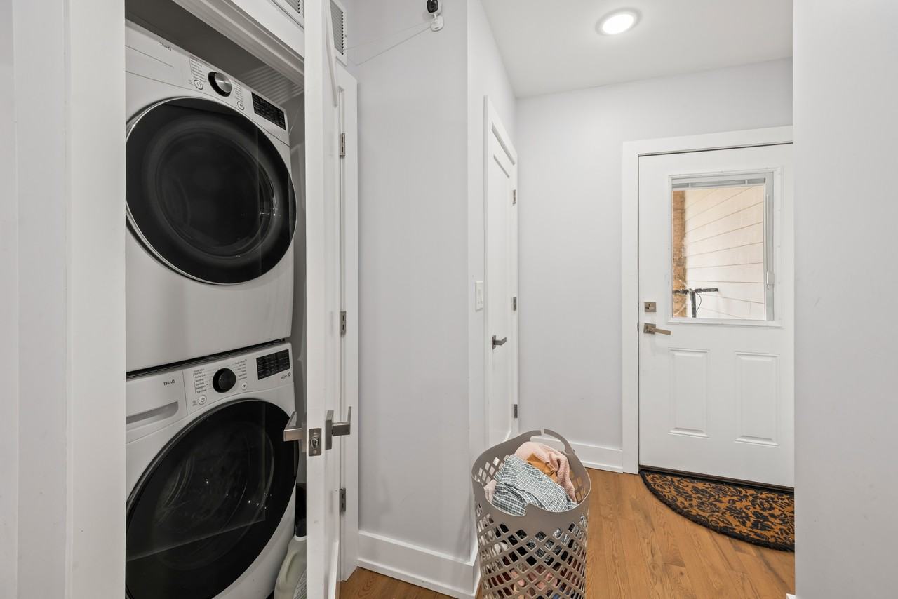 2550 W Balmoral Ave #1 - Photo 7 of 13