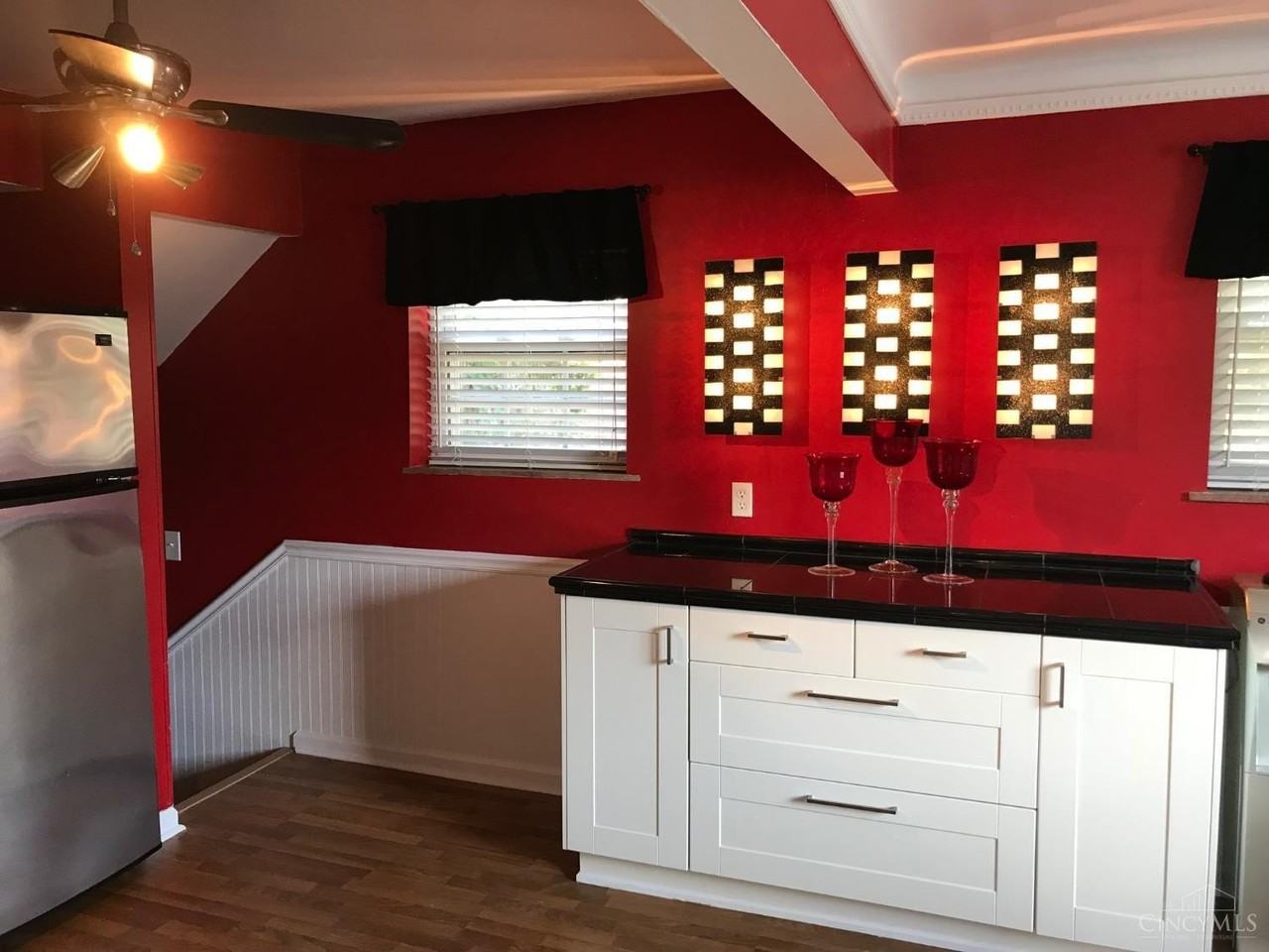 3520 Burke Ave - Photo 4 of 29