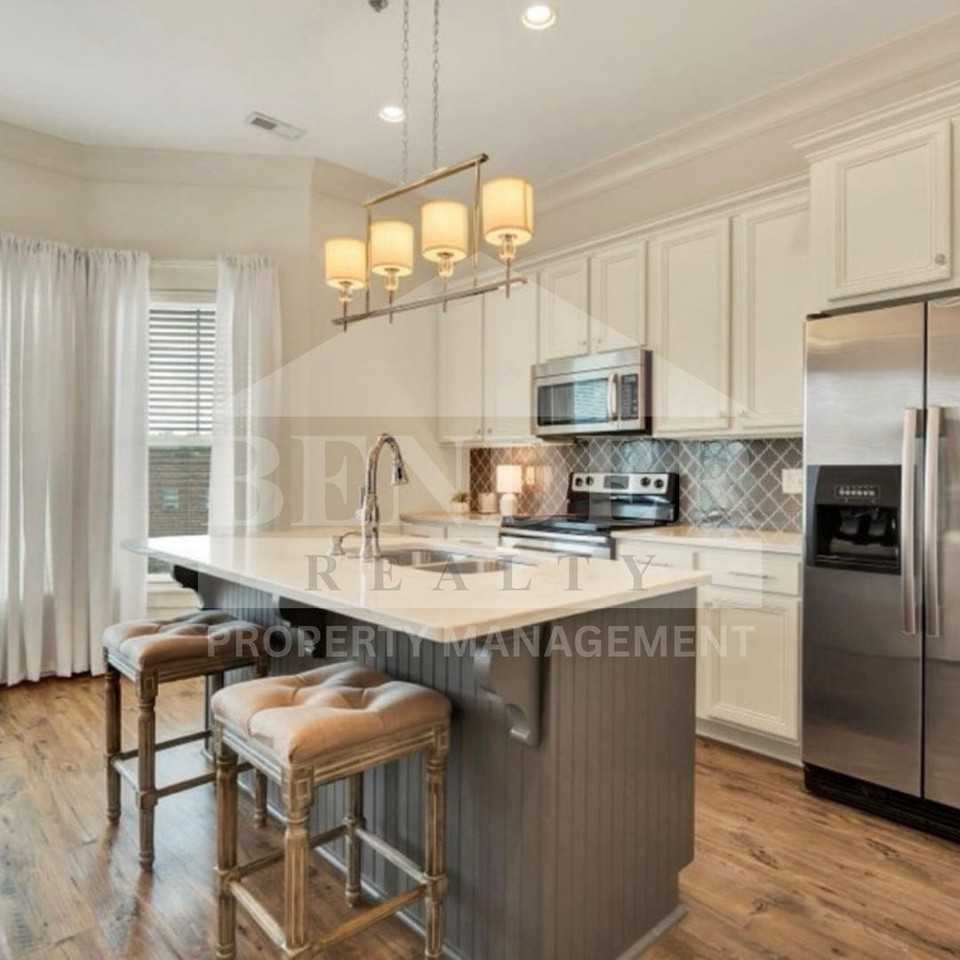 2405 Spring Creek Blvd Ne - Photo 3 of 9