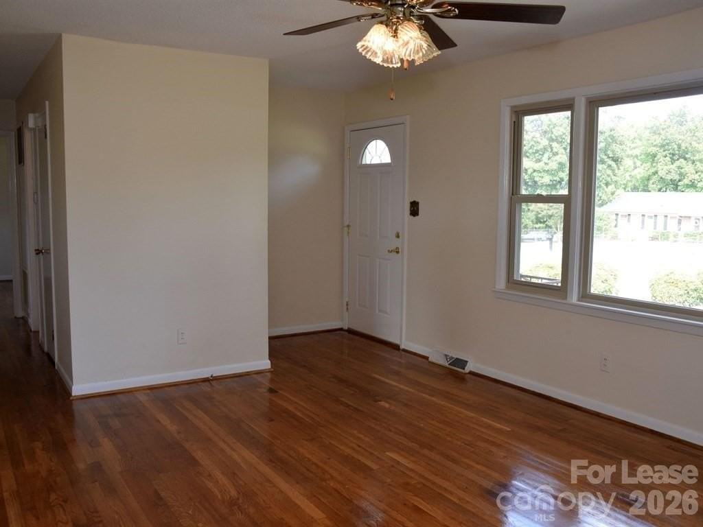 1812 Cameron Rd - Photo 2 of 23