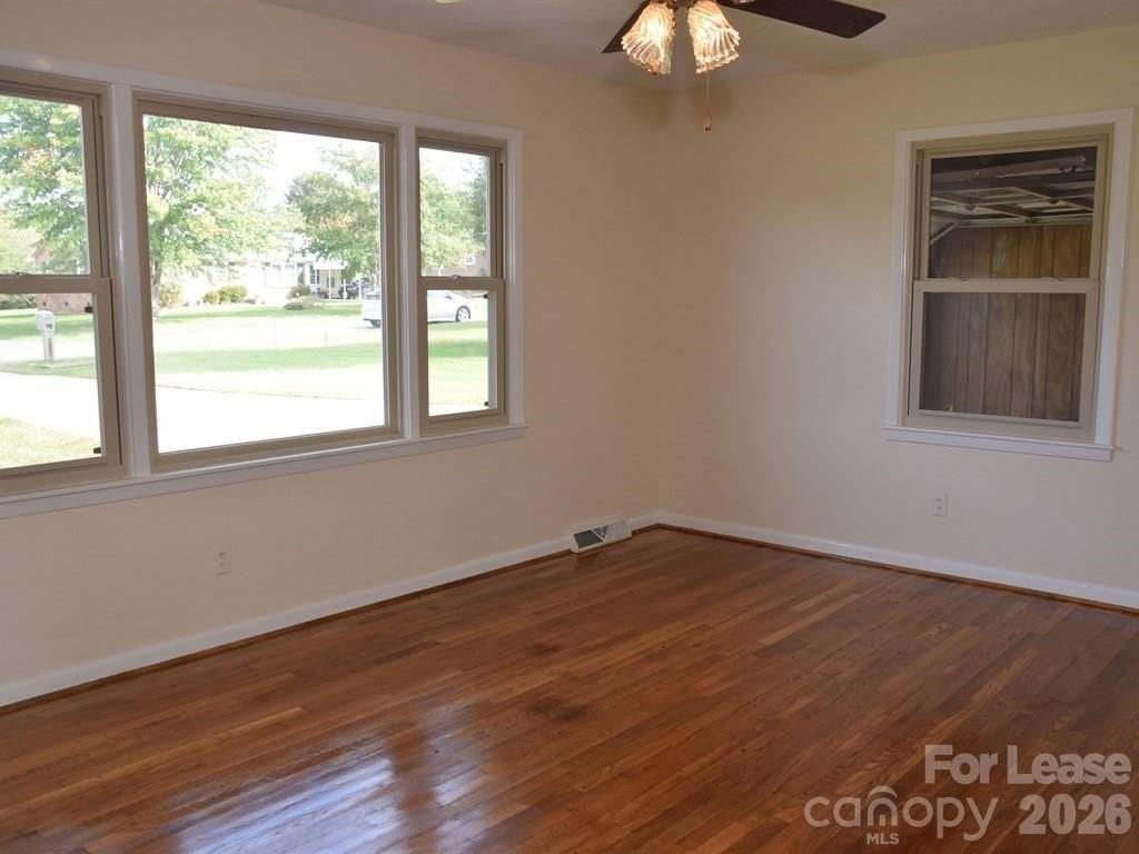 1812 Cameron Rd - Photo 3 of 23