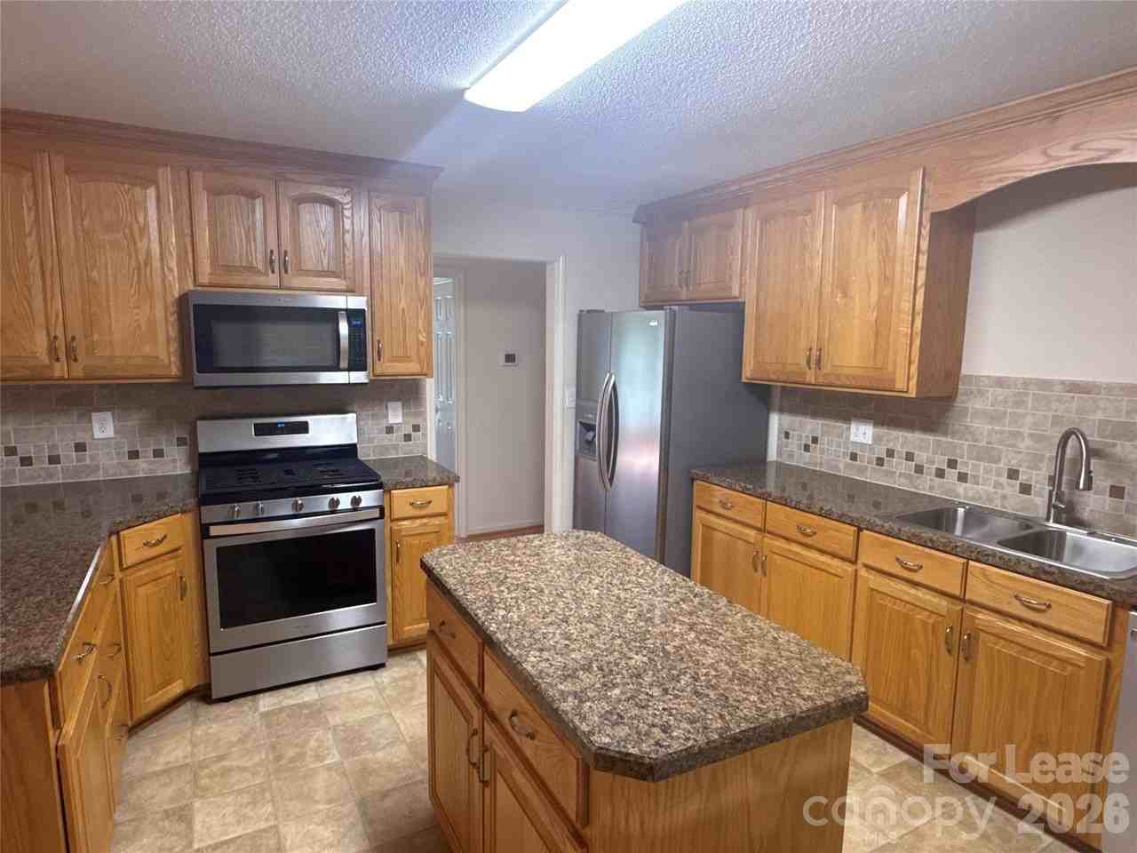 1131 Kendrick Rd - Photo 4 of 17