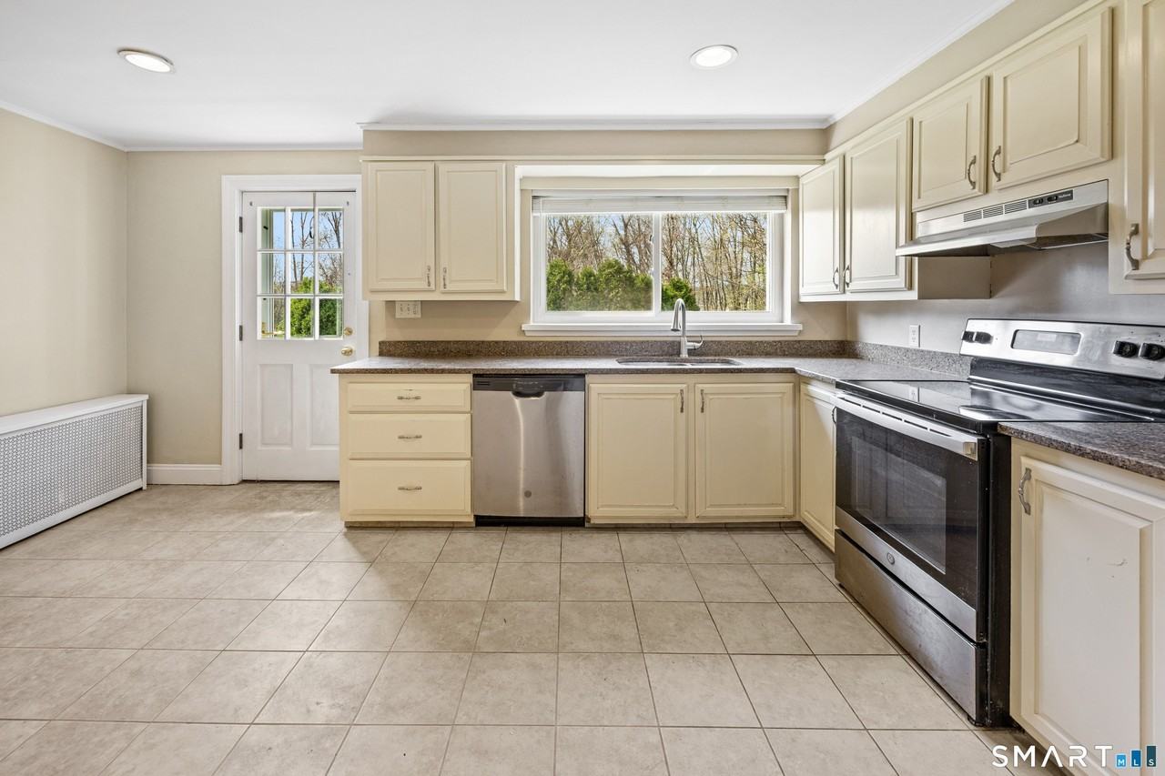 83 Jill Ln - Photo 5 of 28