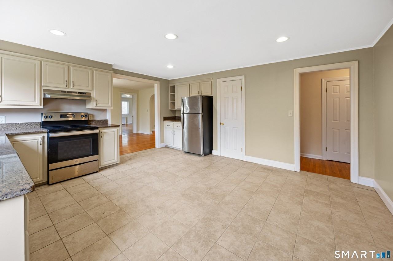 83 Jill Ln - Photo 7 of 28