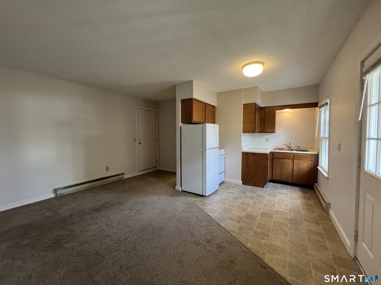 261 Broad St - Photo 2 of 6