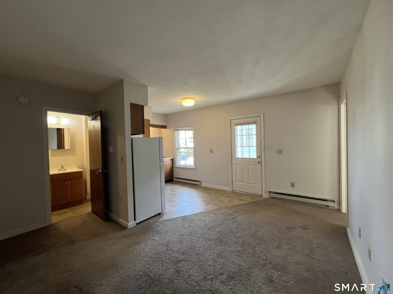 261 Broad St - Photo 3 of 6