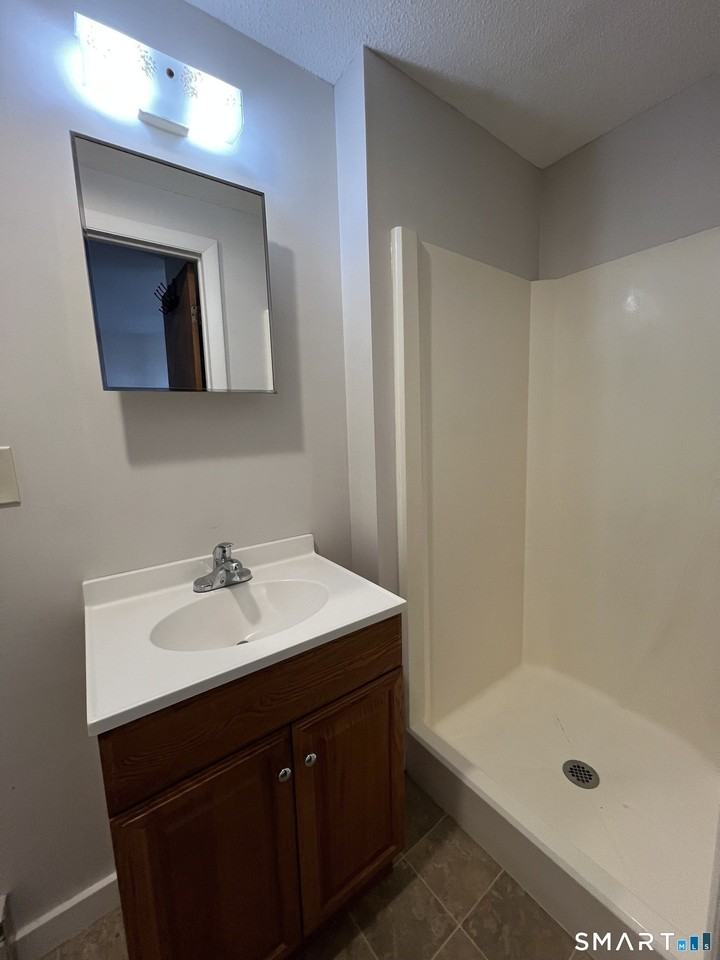 261 Broad St - Photo 4 of 6