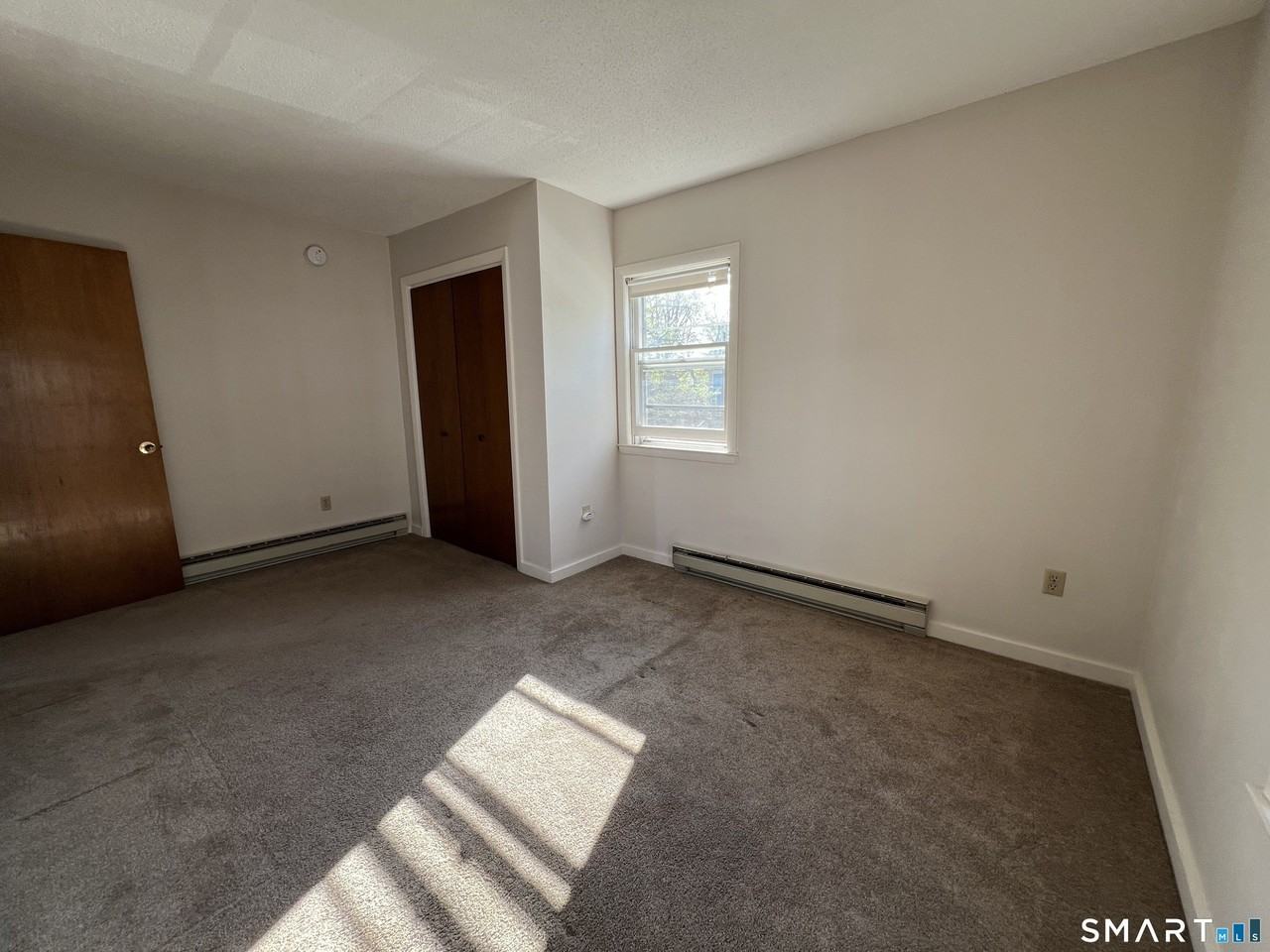 261 Broad St - Photo 5 of 6