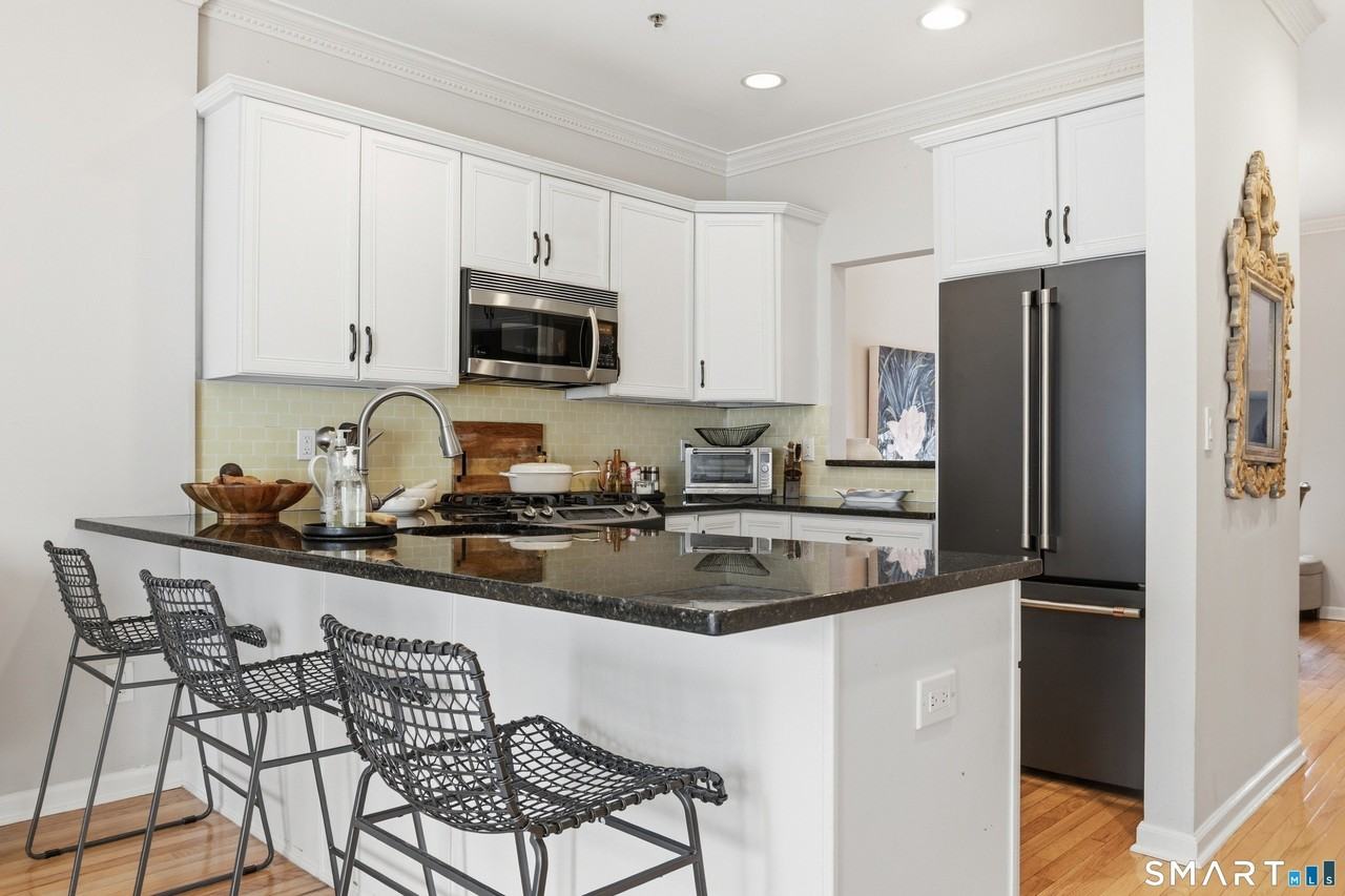 570 Danbury Rd #3 - Photo 4 of 16