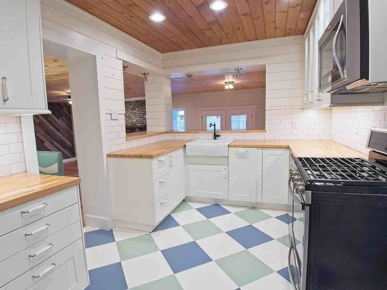 821 N Brett St - Photo 5 of 20