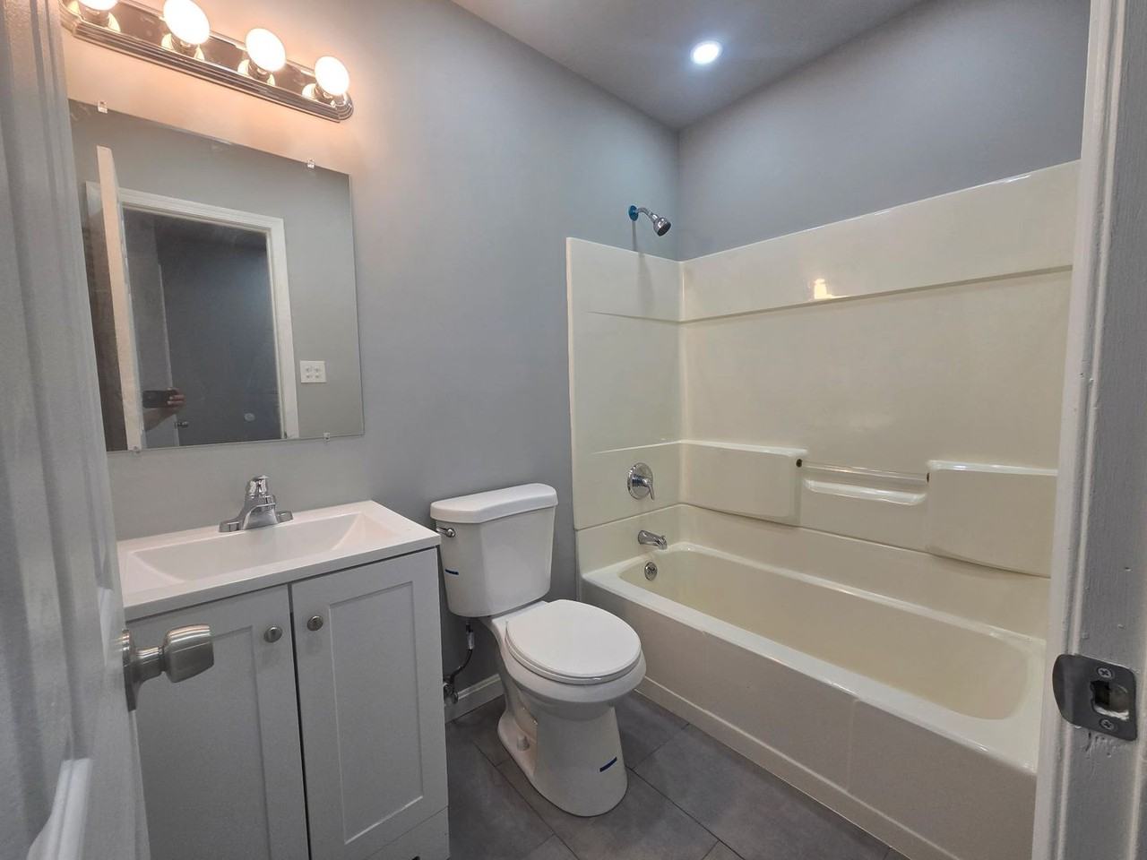 1109 E Chase St - Photo 6 of 8