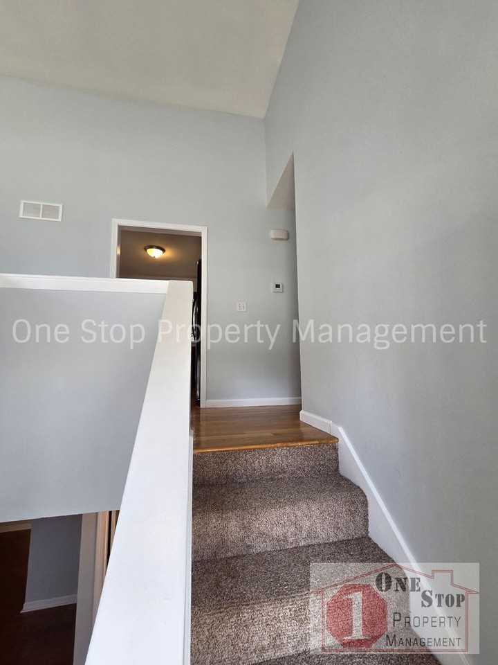 7616 Nw Rhode Ave - Photo 2 of 25