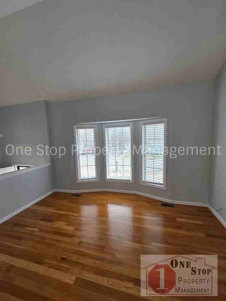 7616 Nw Rhode Ave - Photo 3 of 25
