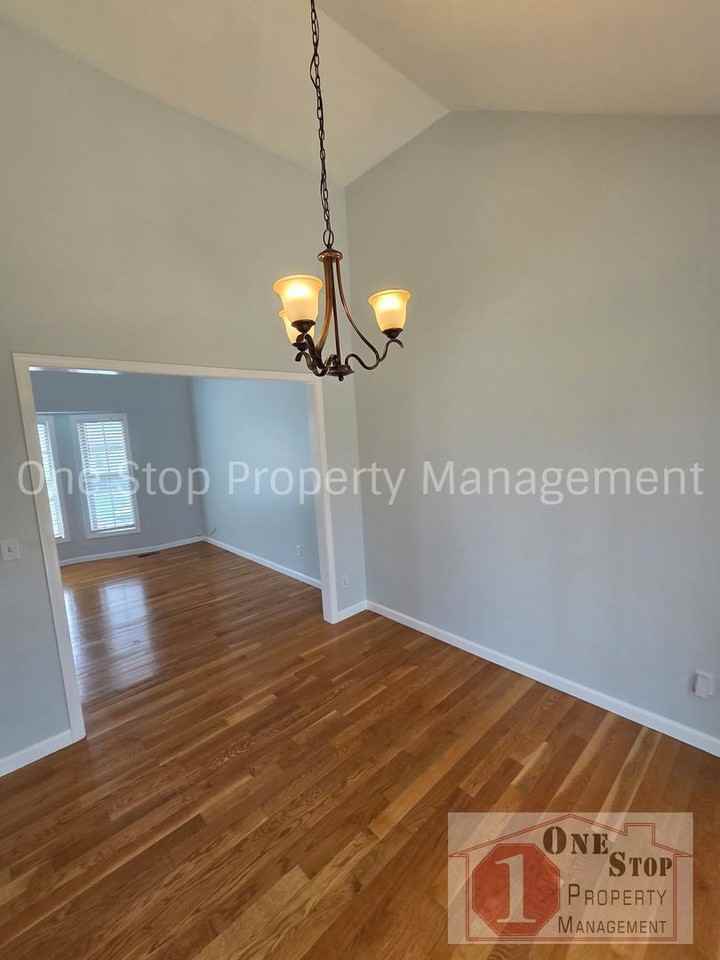 7616 Nw Rhode Ave - Photo 6 of 25