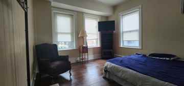 featured image of 349 N 7th St