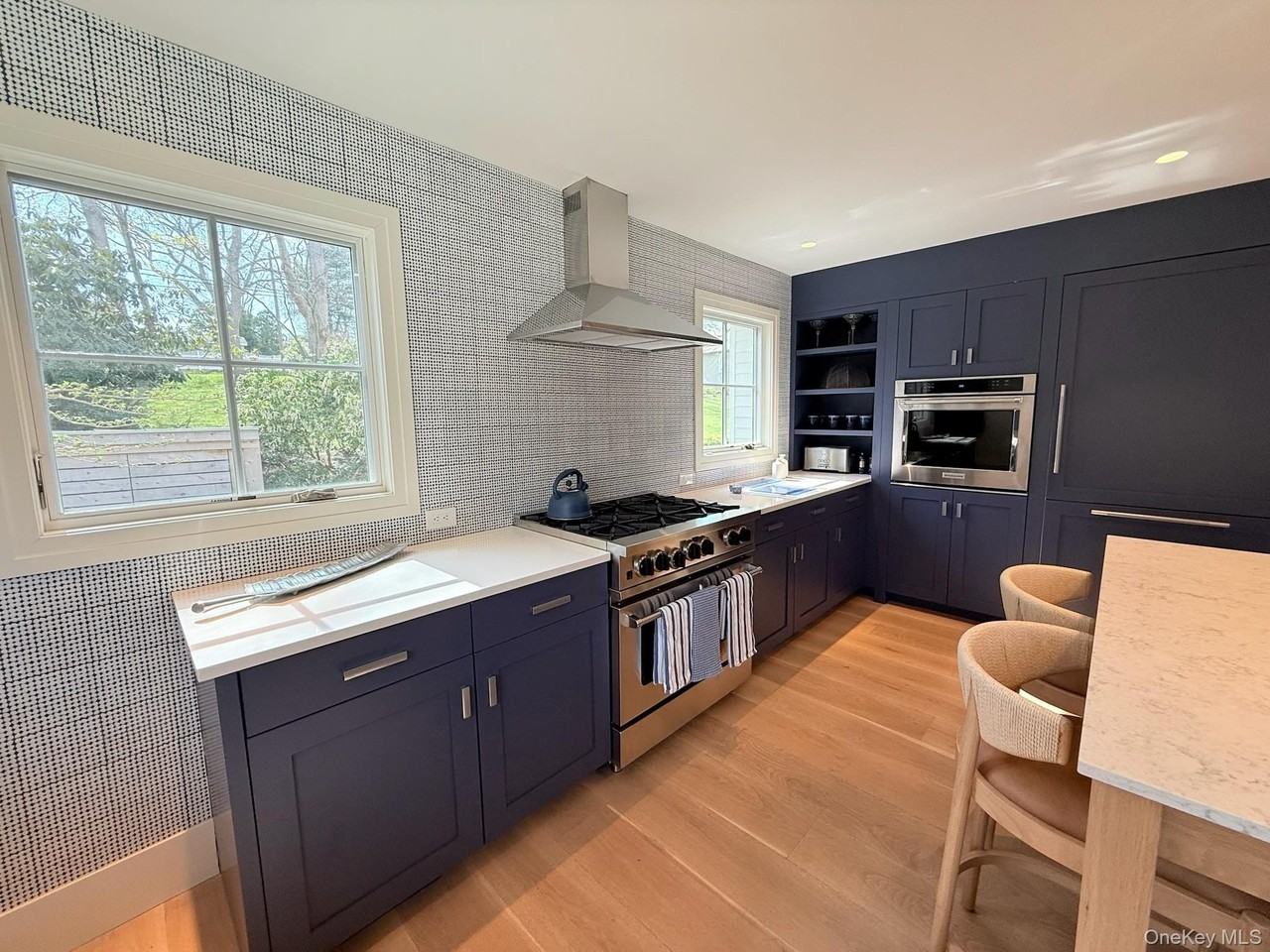 323 Division St - Photo 5 of 18