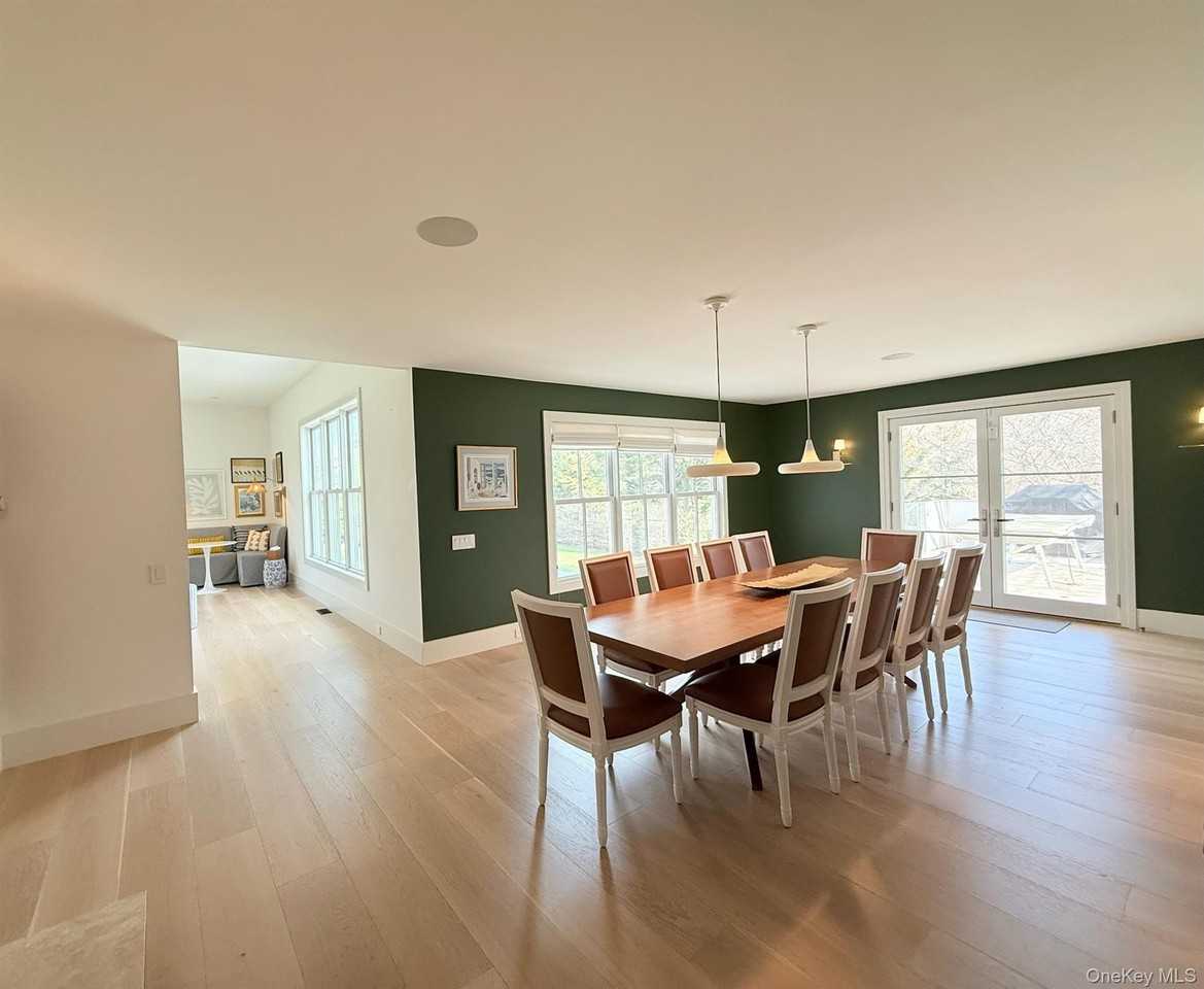 323 Division St - Photo 6 of 18