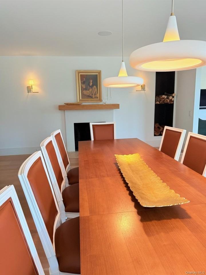 323 Division St - Photo 7 of 18