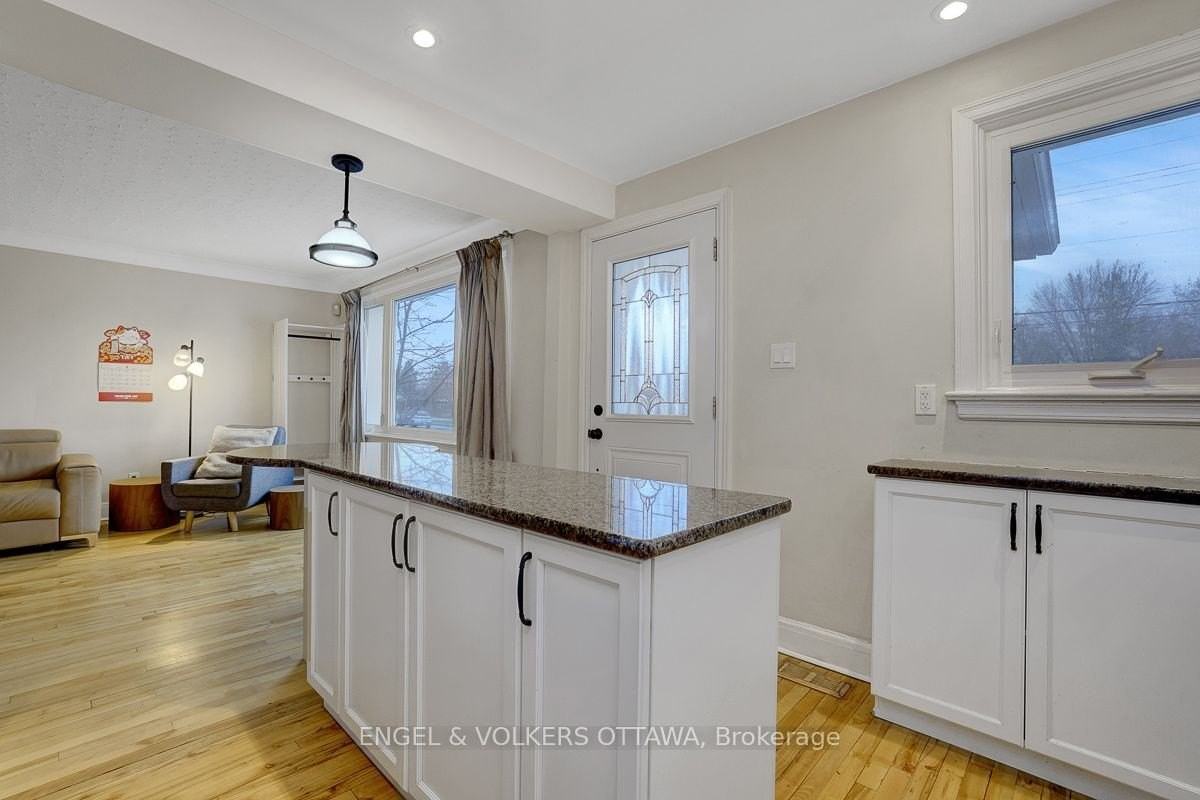 1838 Scott St - Photo 5 of 32