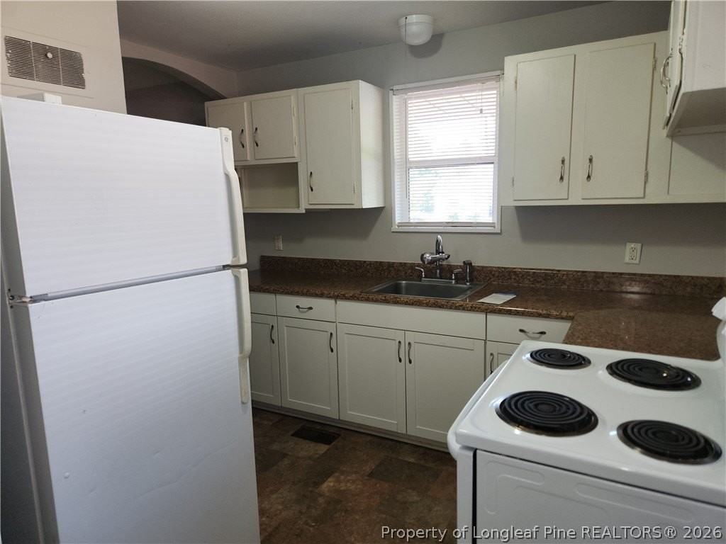 469 Mcbain Dr - Photo 4 of 11