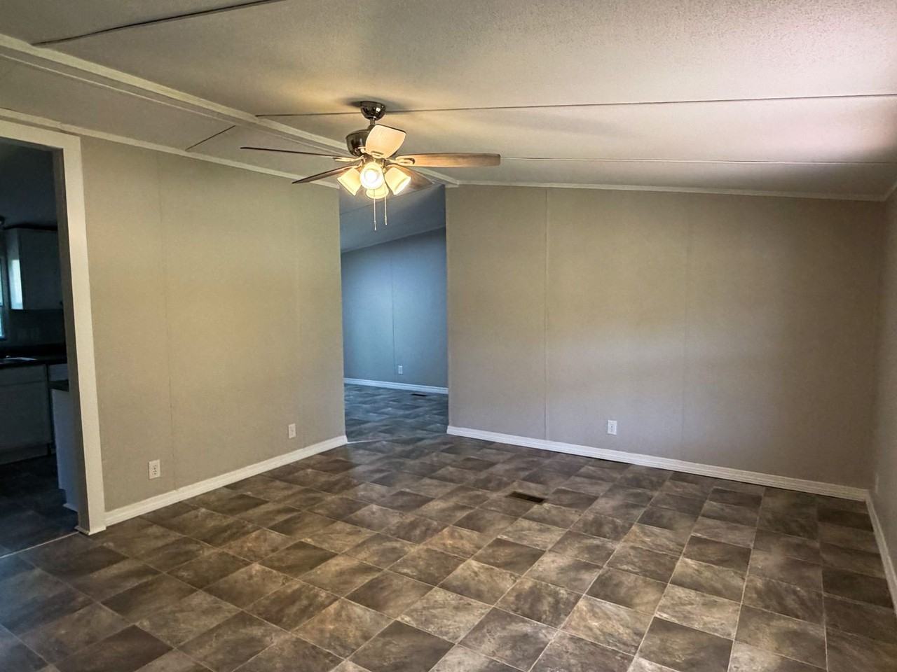 1321 15th St - Photo 4 of 15