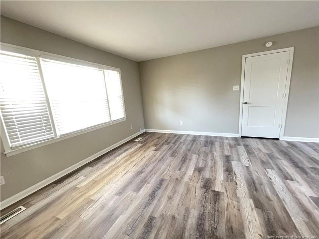 1927 Shiloh Dr - Photo 4 of 17