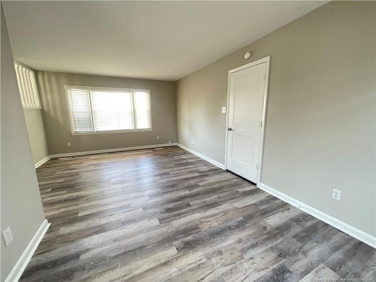 1927 Shiloh Dr - Photo 5 of 17