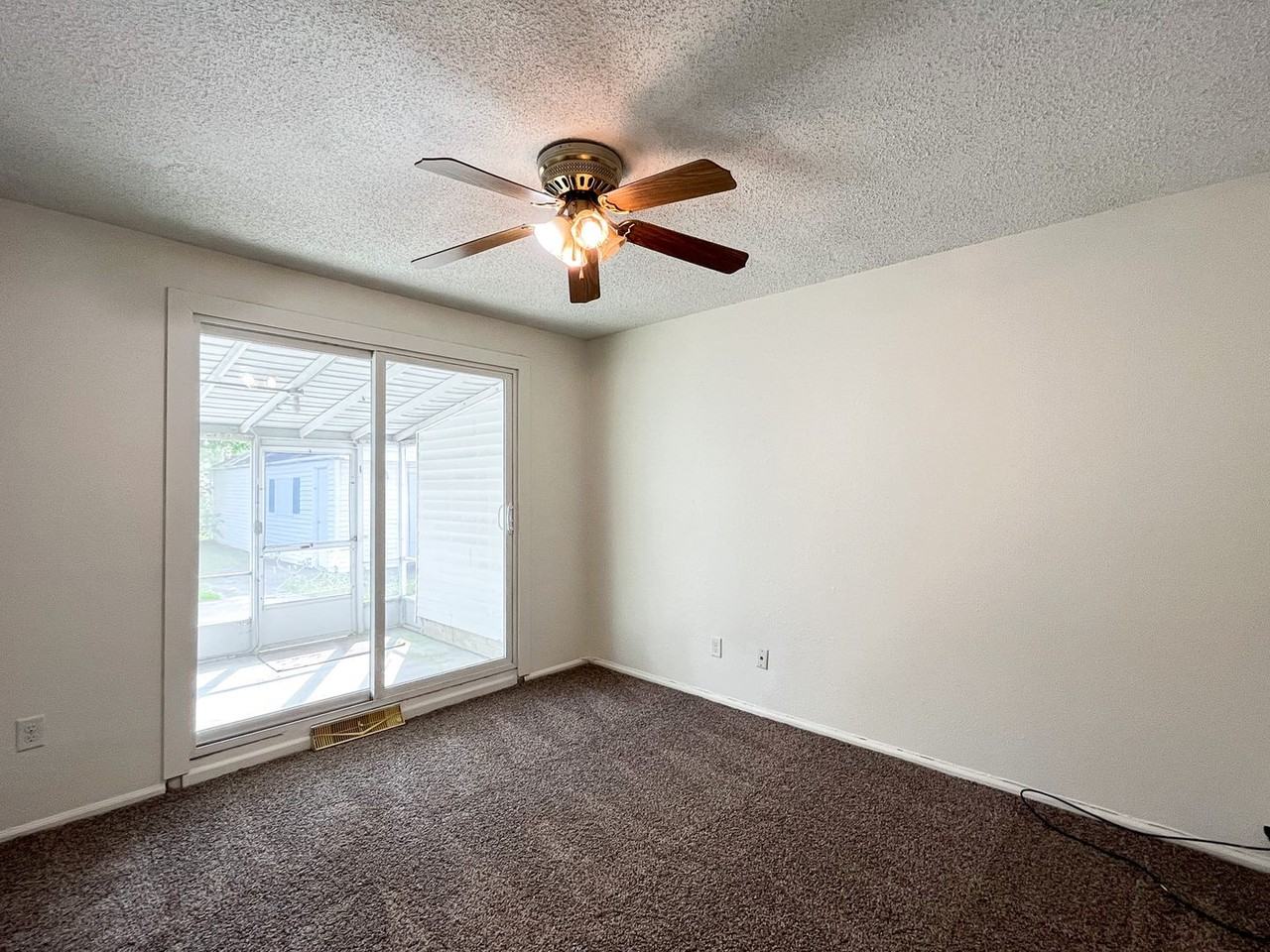 1106 Hugo St - Photo 3 of 10