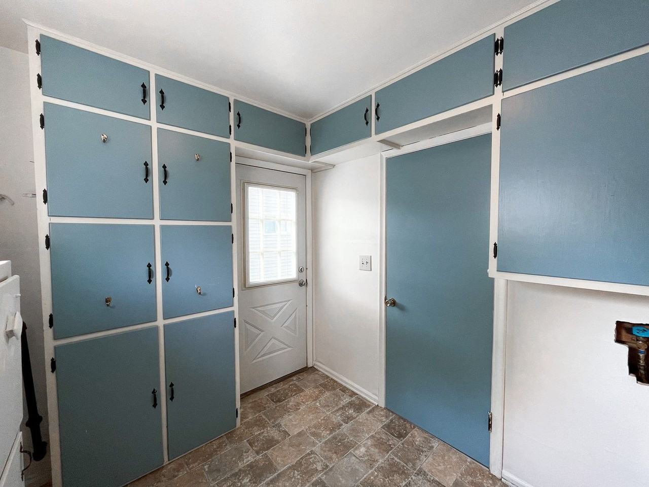 1106 Hugo St - Photo 4 of 10