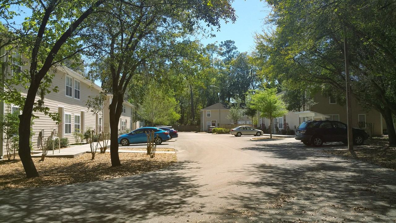 1710 Nw 7th St #401 - Photo 2 of 13