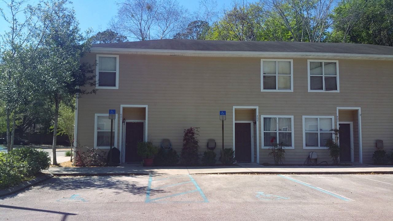 1710 Nw 7th St #401 - Photo 3 of 13