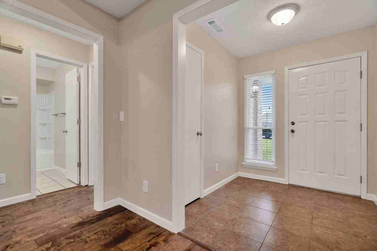 1517 E Devonshire Pl - Photo 4 of 24