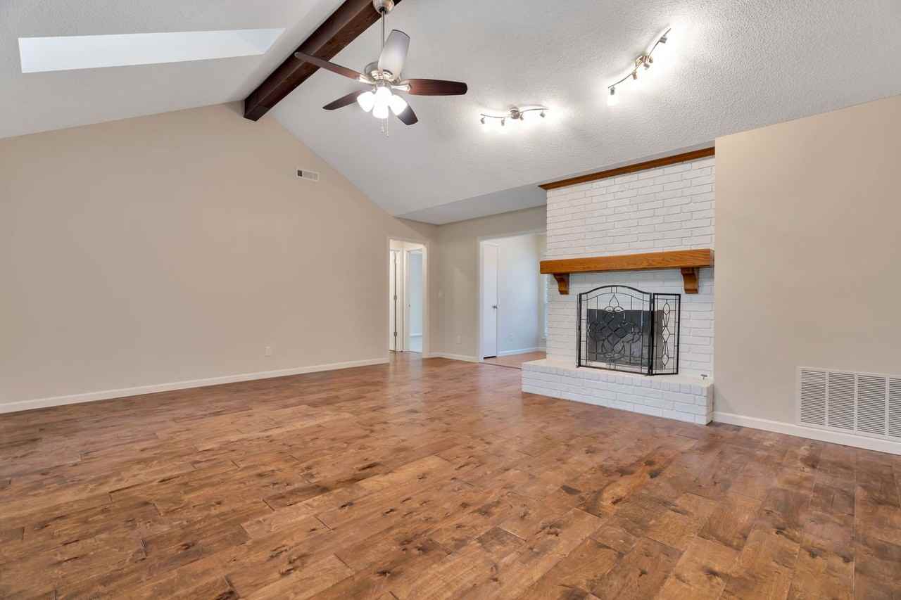 1517 E Devonshire Pl - Photo 6 of 24