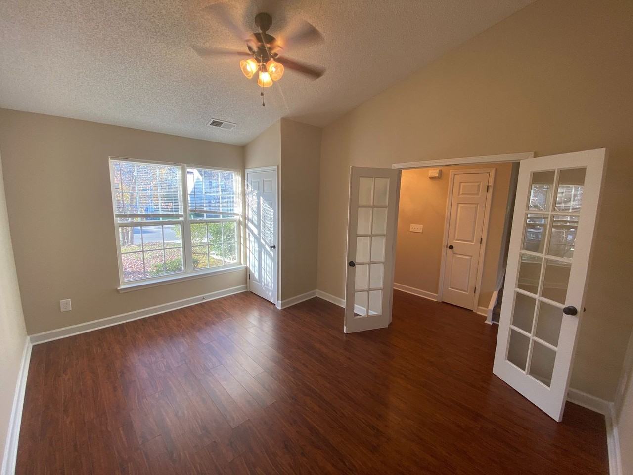 1408 Jordans Pond Ln - Photo 5 of 20