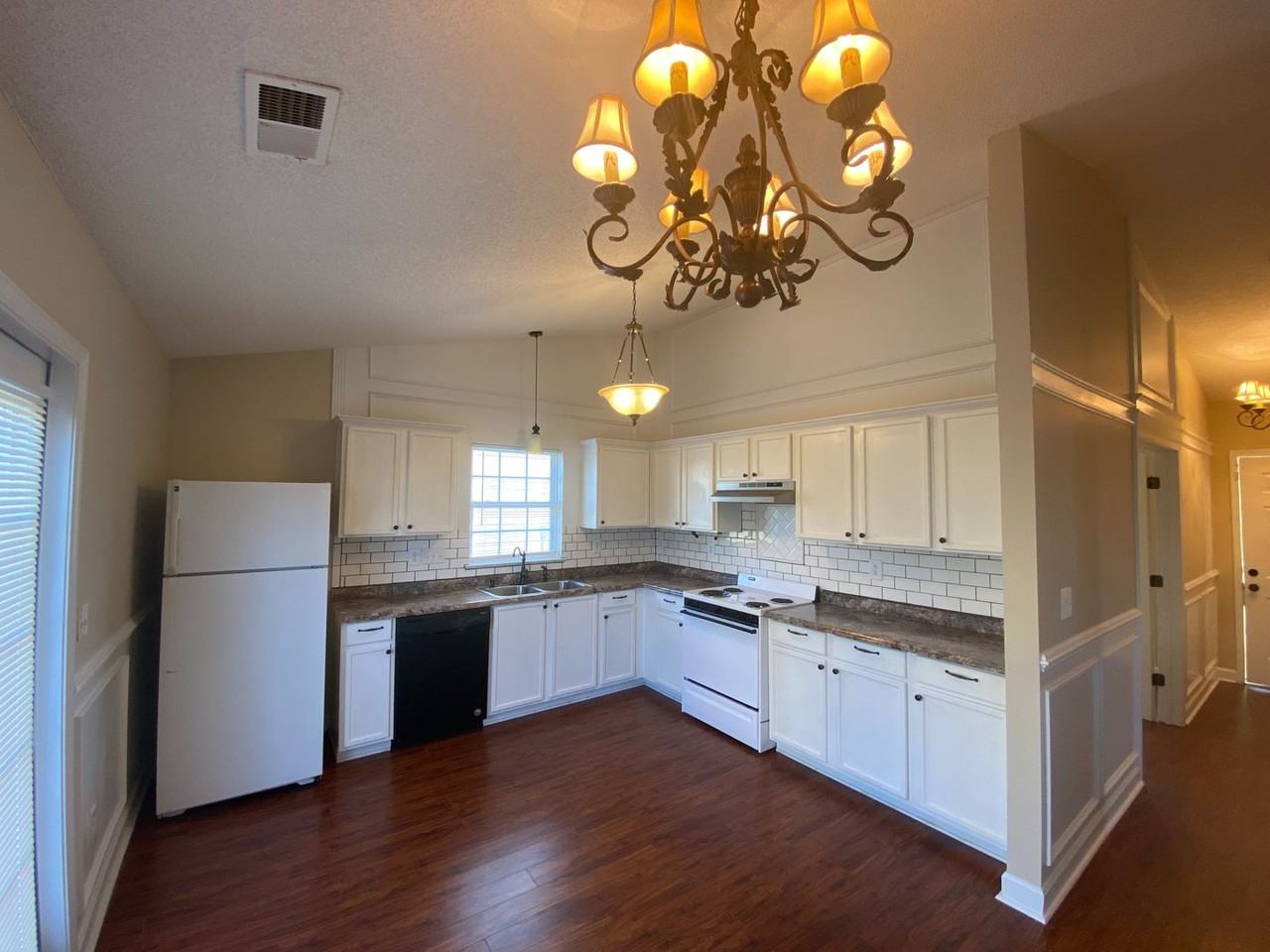 1408 Jordans Pond Ln - Photo 6 of 20