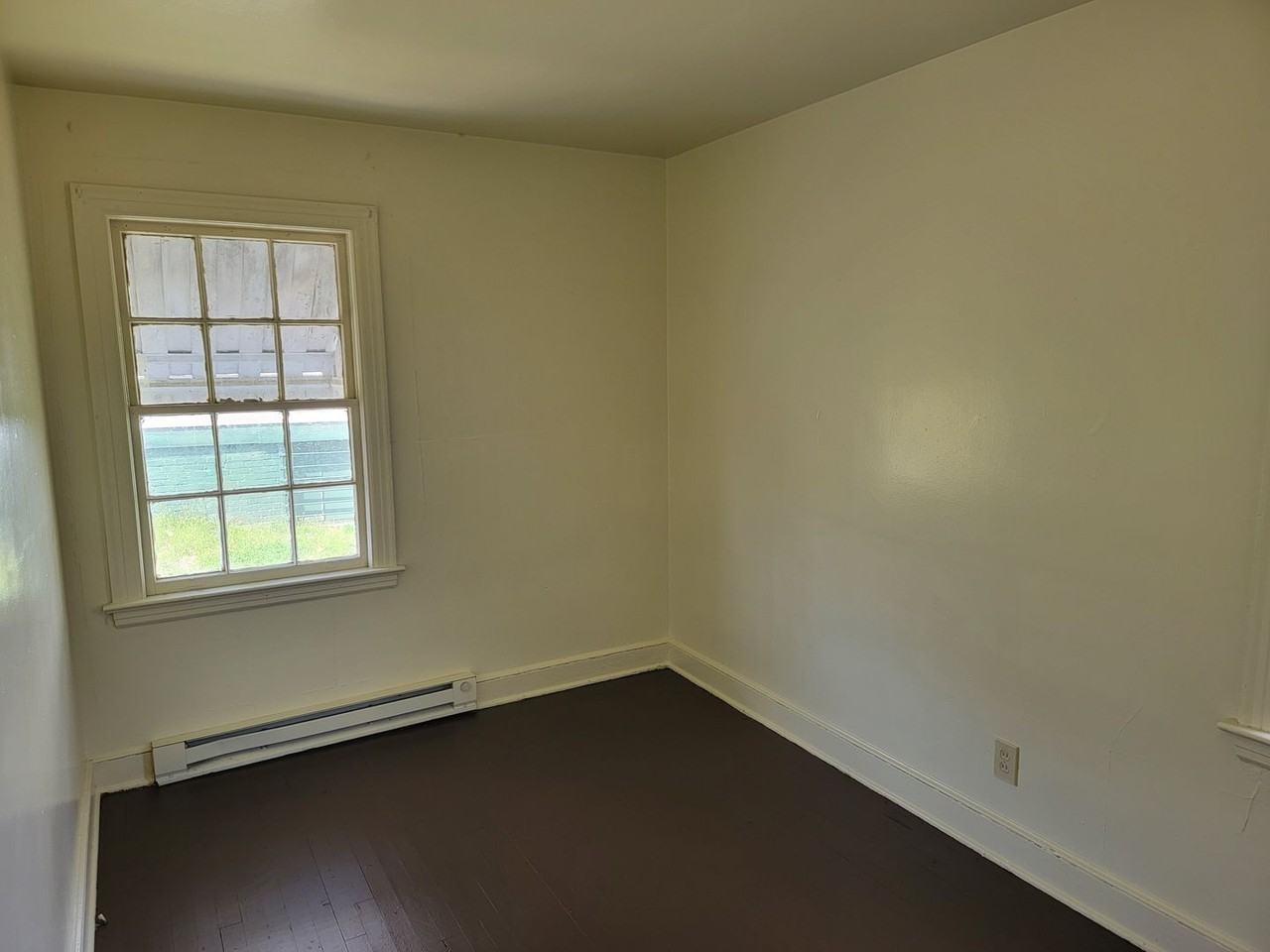 1803 10th St - Photo 6 of 7