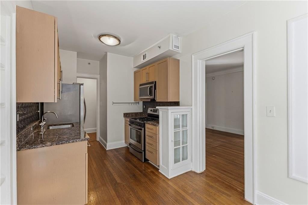 61 16th St Ne #2 - Photo 7 of 12