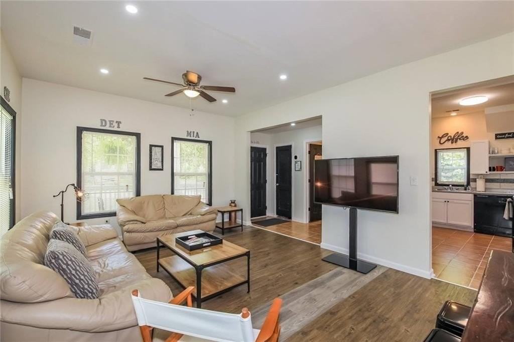 64 Moury Ave Se - Photo 5 of 23