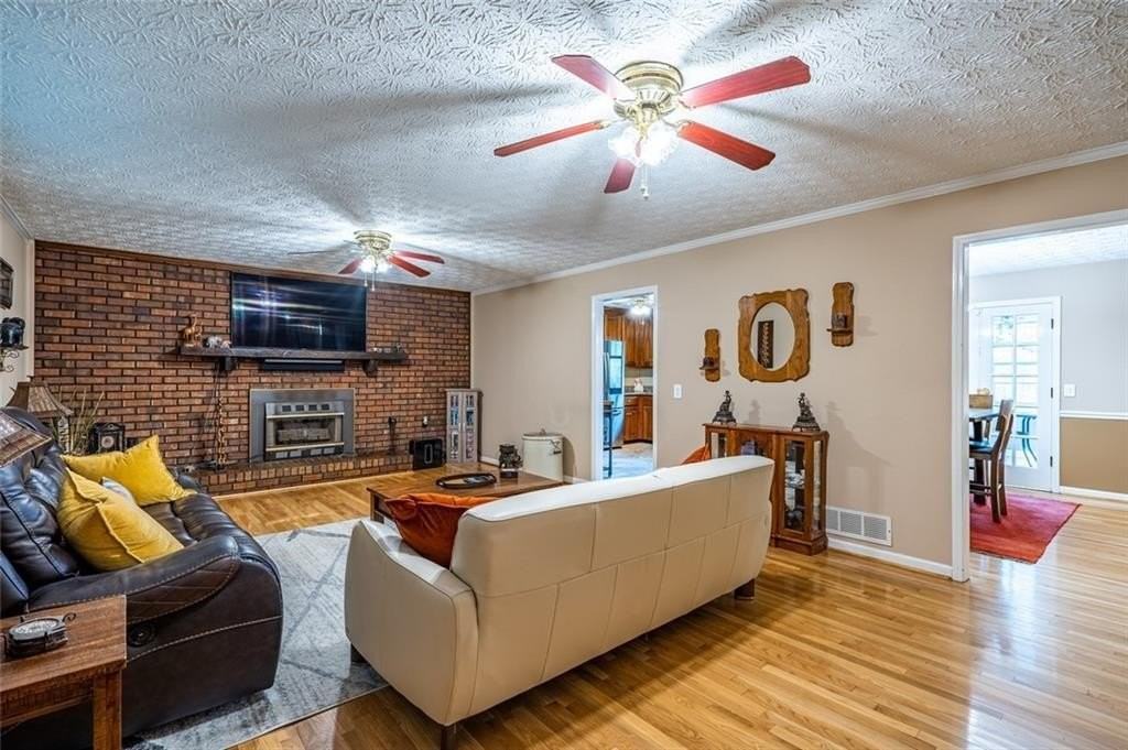 465A Dobbs Rd #B - Photo 6 of 40