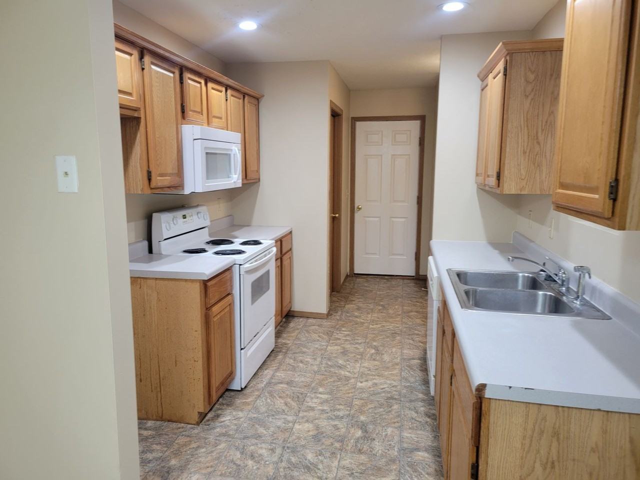 1034 S Missouri Ave - Photo 2 of 11